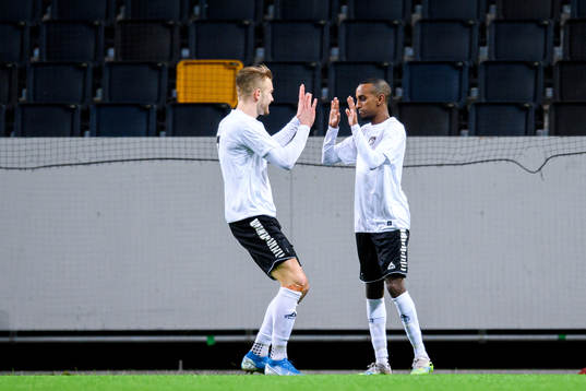 Örebros Taha Ali jublar