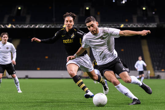 s Robin Tihi och Örebros Alfred Ajdarevic