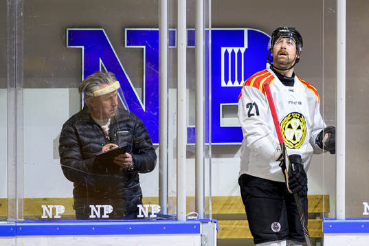 Brynäs Patrik Berglund deppar i utvisningsbåset