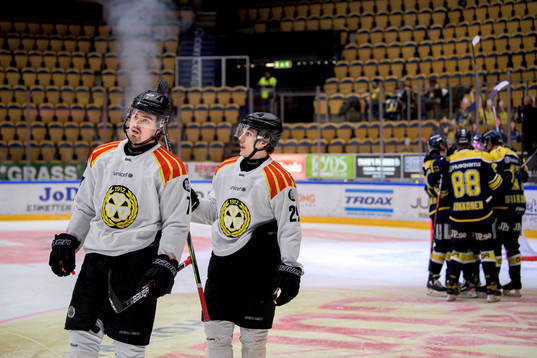 Brynäs Marcus Björk och Oscar Birgersson deppar