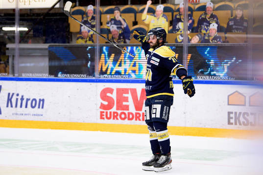 s Linus Fröberg jublar