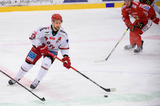 Modos Johan Harjuunder ishockeymatchen i Hockeyallsvenskan