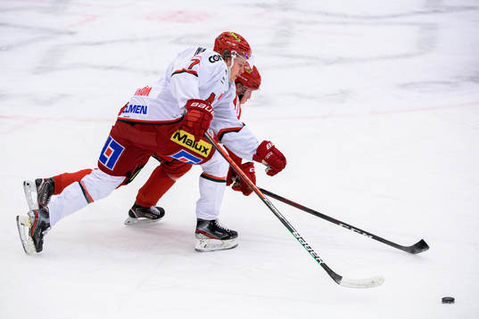 Modos Tobias Åhström och Almtunas Filip Hasa