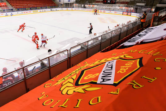 Vy över ishockeymatchen i Hockeyallsvenskan mellan Almtuna