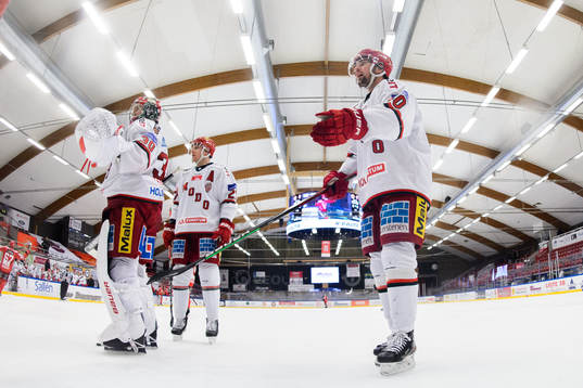 Modos Aleksi Heponiemi och målvakt Anthony Peters deppar