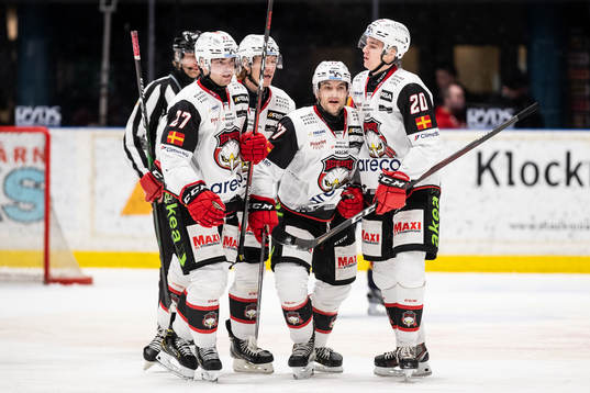 Malmö Redhawks Pathrik Westerholm jublar med lagkamrater