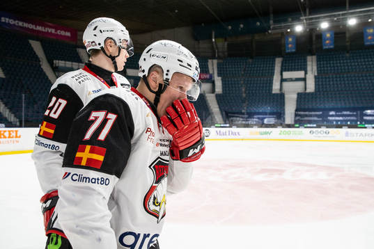 Malmö Redhawks Jan-Mikael Järvinen tar sig för munnen