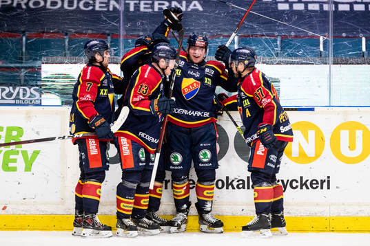Djurgårdens Alexander Holtz (m9 jublar med lagkamarater