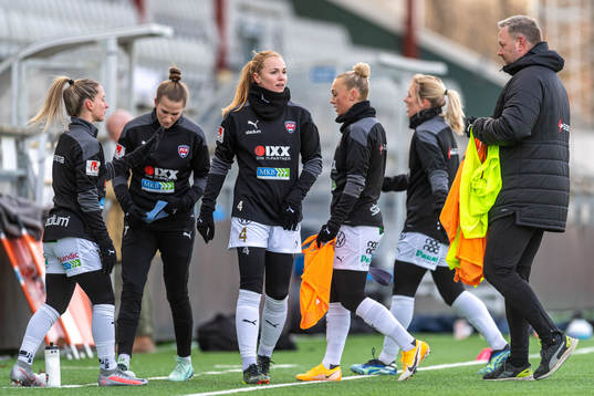 Rosengårds Glodis Perla Viggosdottir med lagkamrater
