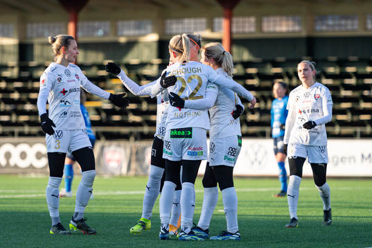 Rosengårds spelare jublar