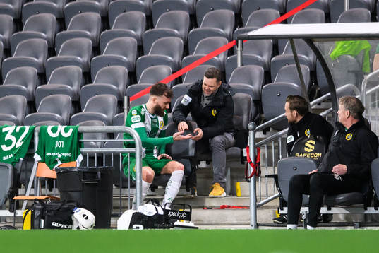 Hammarbys Simon Sandberg blir utbytt