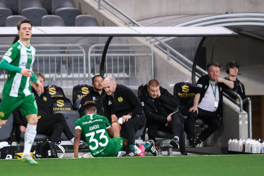 Hammarbys Akinkunmi Amoo får vård