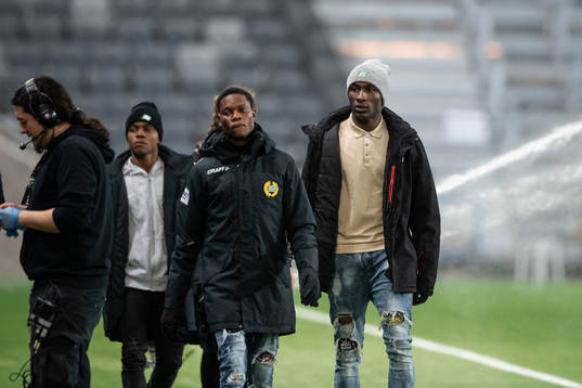 Hammarbys Oluwatobi Samson Abimbola och Miekam Womene