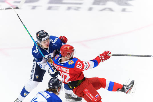 Tony Sund of Finland and Ivan Chekhovich of Russia