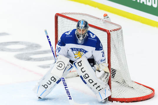 Goalkeeper Harri Säteri of Finland