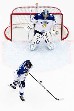 Goalkeeper Harri Säteri and Valtteri Kemiläinen of