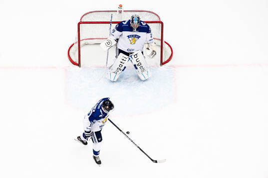 Goalkeeper Harri Säteri and Valtteri Kemiläinen of