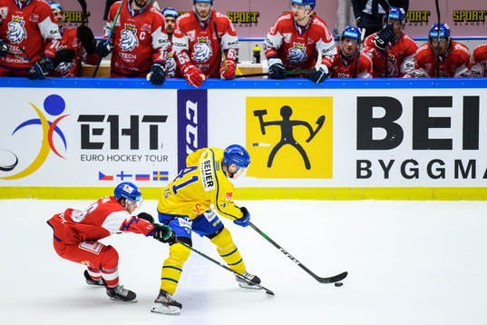 Oscar Flynn of Czech Republic and Daniel Viksten of Sweden