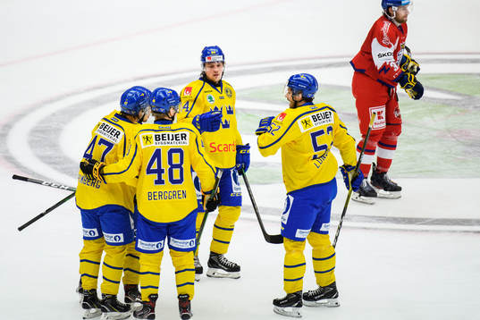 Pontus Holmberg of Sweden celebrate with teammates