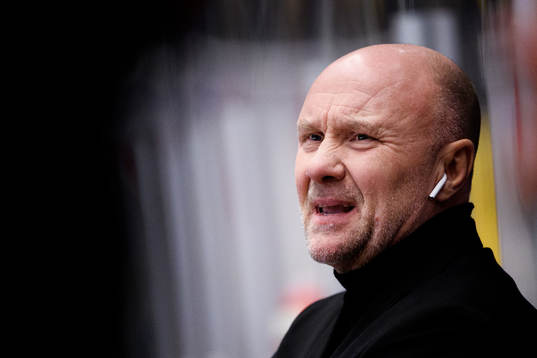 Brynäs tränare Peter Andersson deppar