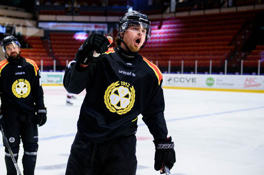 Brynäs Marcus Björk jublar