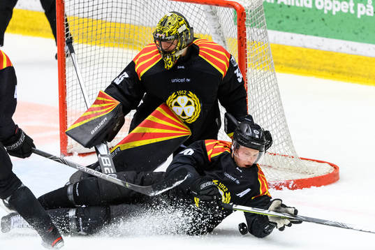 Brynäs målvakt Samuel Ersson och Linus Ölund