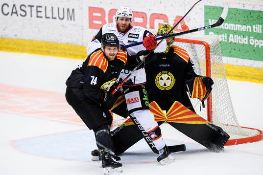 Malmö Redhawks Quinton Howden oroar framför Brynäs Chad