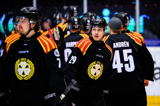 Brynäs Oscar Birgersson jublar