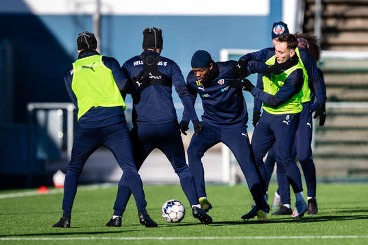 Noel Mbo och Vladislav Kreida  i duell