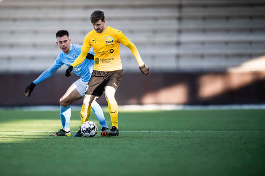 Malmö FFs Jonas Knudsen och Mjällbys Joel Nilsson
