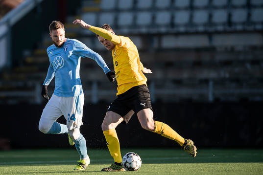 Mjällbys Jacob Bergström och Malmö FFs Lasse Nielsen