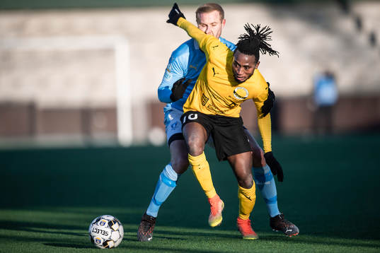 Mjällbys Mamudu Moro och Malmö FFs Franz Brorsson