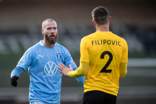 Malmö FFs Jo Inge Berget reagerar mot Mjällbys Josip