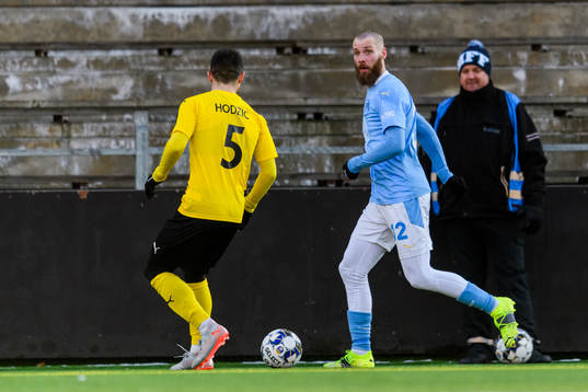 Malmö FFs Jo Inge Berget och Mjällbys Kadir Hodzic