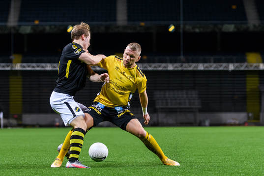 s Saku Ylätupa och Elfsborgs Simon Strand