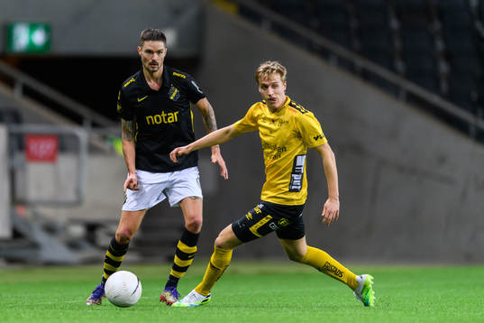 s Mikael Lustig och Elfsborgs Jeppe Møldrup Okkels