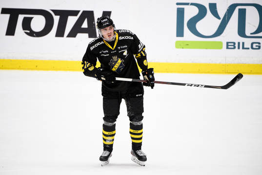 s Max Lindholm deppar