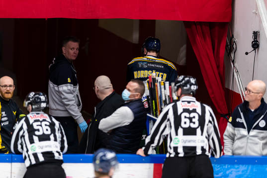 Södertäljes Lucas Nordsäter går till omklädningsrummet