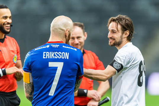 Djurgårdens Magnus Eriksson och Örebros Kevin Walker