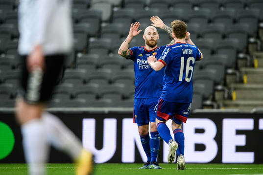 Djurgårdens Magnus Eriksson och Aslak Witry jublar
