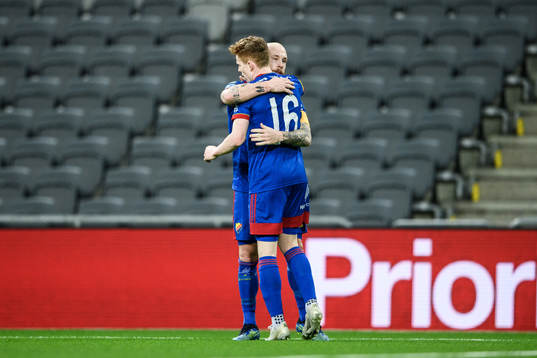 Djurgårdens Magnus Eriksson och Aslak Witry jublar