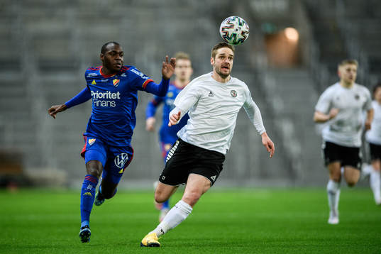 Djurgårdens Edward Chilufya och Örebros Johan Mårtensson