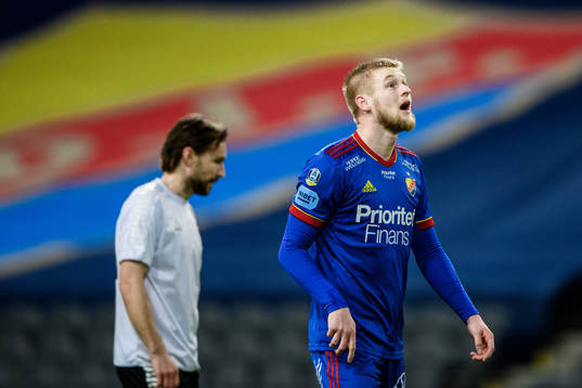 Örebros Kevin Walker och Djurgårdens Kalle Holmberg