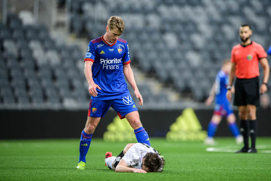 Djurgårdens Rasmus Schüller och Örebros Kevin Walker