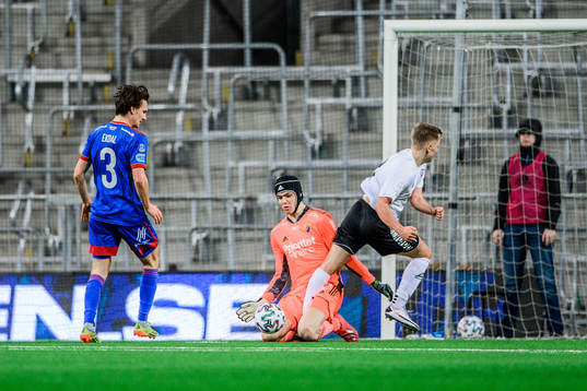 Djurgårdens Hjalmar Ekdal och målvakt Jacob Widell