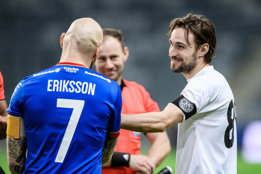 Djurgårdens Magnus Eriksson och Örebros Kevin Walker