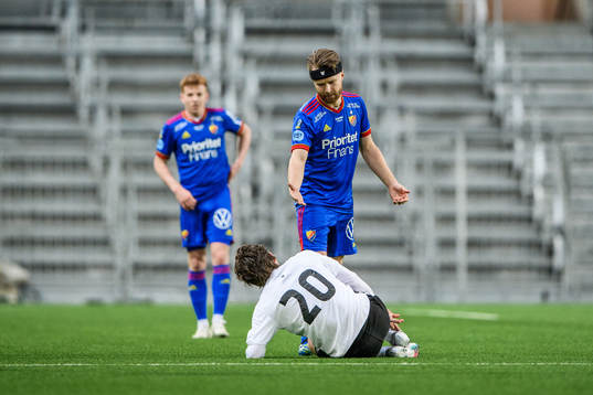 Djurgårdens Jacob Une Larsson och Örebros Robin Book