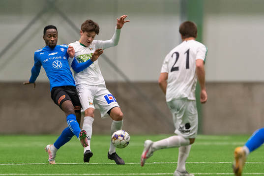 Halmstads Sadat Karim och Varbergs Noah Johansson