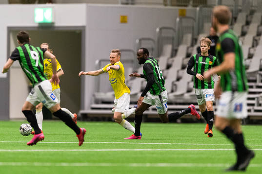 Falkenbergs Tobias Englund och GAIS Boris Lumbana