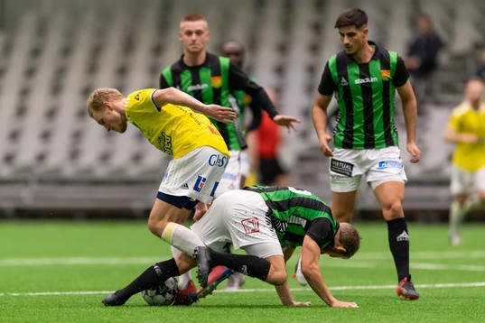 Falkenbergs Kalle Björklund  och GAIS Niklas Andersen